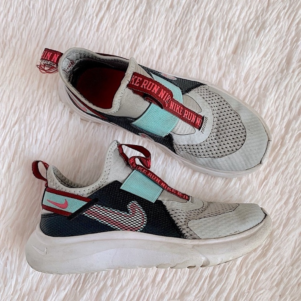 Nike Girls Flex Plus Slip On Sneakers •Size 2.5